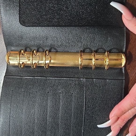 Authentic Louis Vuitton Epi Agenda MM - Picture 8 of 16